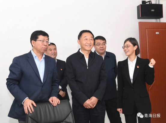 省委副書記、代省長劉寧在副省長王黎明等領(lǐng)導(dǎo)的陪同下視察物產(chǎn)集團(tuán)